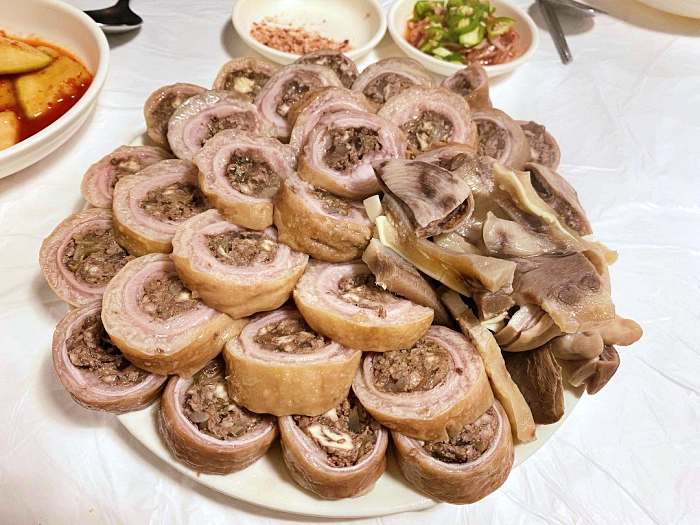  식객 허영만의 백반기행 막창순대 배우 손석구 대전 추천 맛집 먹방 유튜버 쯔양 다녀간 순대 전골 술국 196회 방송 정보
