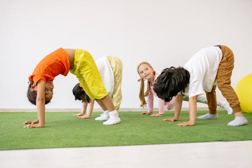 어린이가 운동하는 모습
