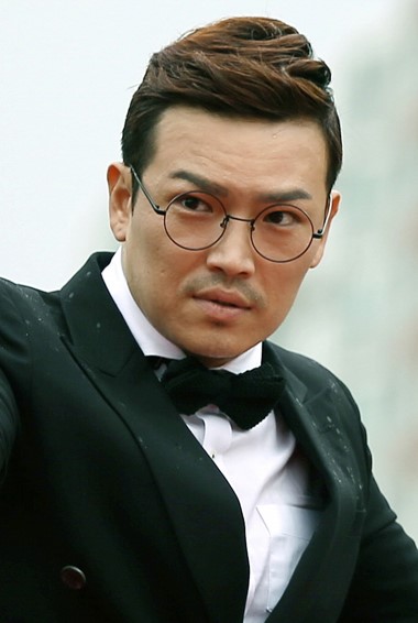  개그맨 출신 MC딩동 허용운 (43세), 성북구 하월곡동에서 경찰차 들이받고 도주, 음주운전 구속 영장