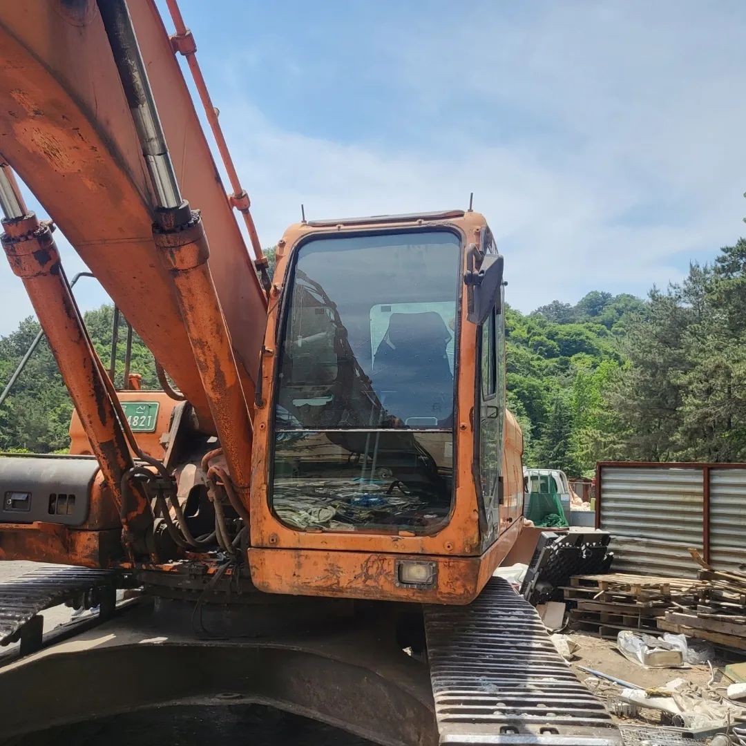  두산 DOOSAN DX300LC모델 2007년식 5000만원 판매합니다.