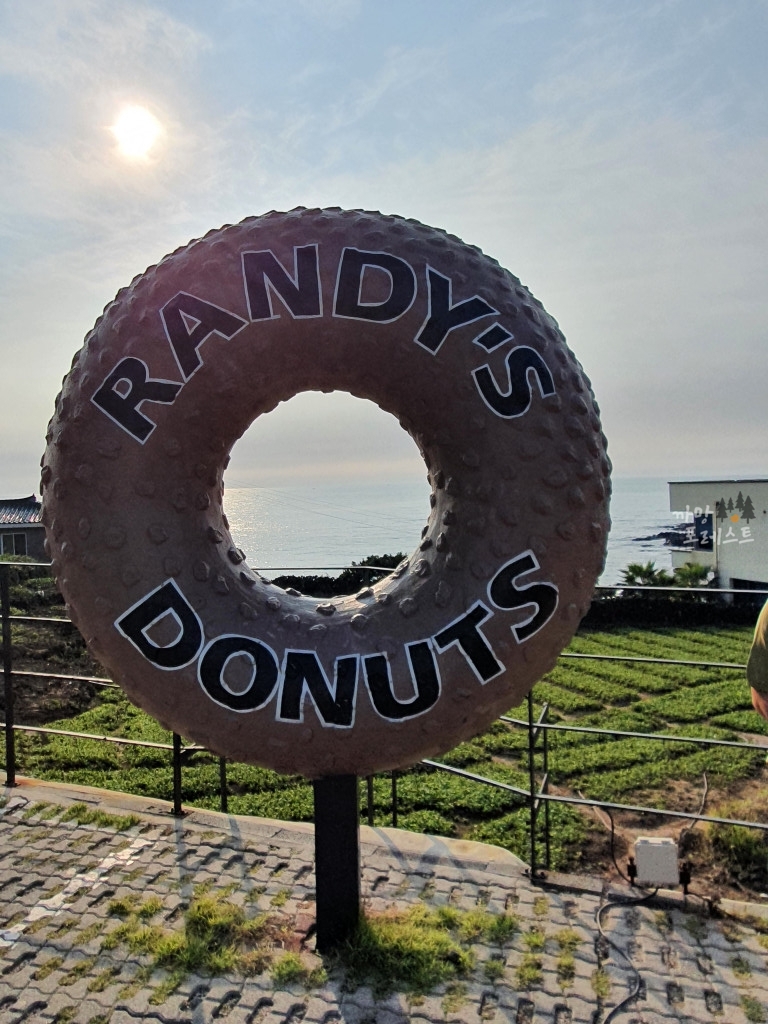 랜디스 도넛 포토존