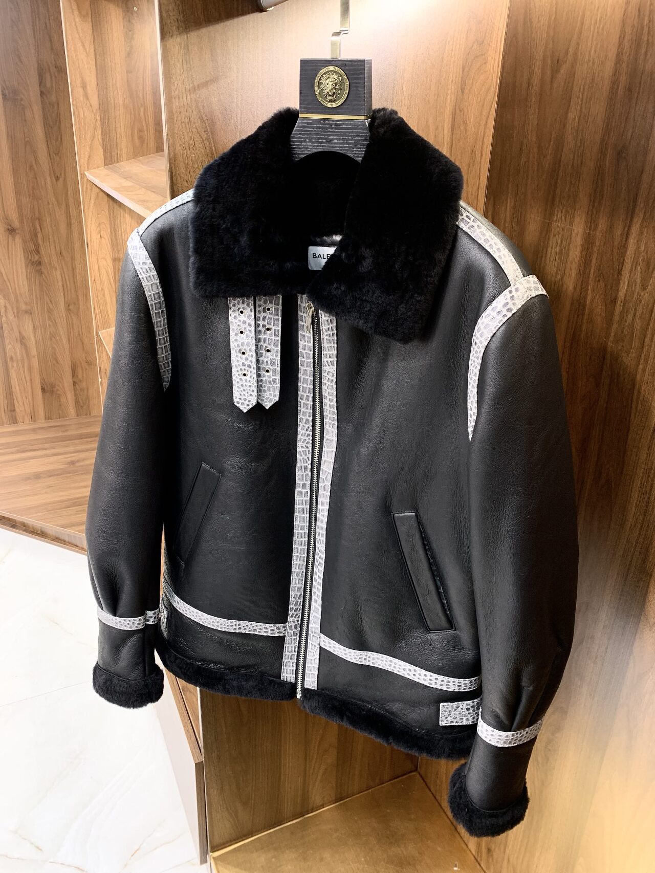  [BALENCIAGA] 발렌시아가 글로벌 리미티드 에디션 블랙 시어링 자켓