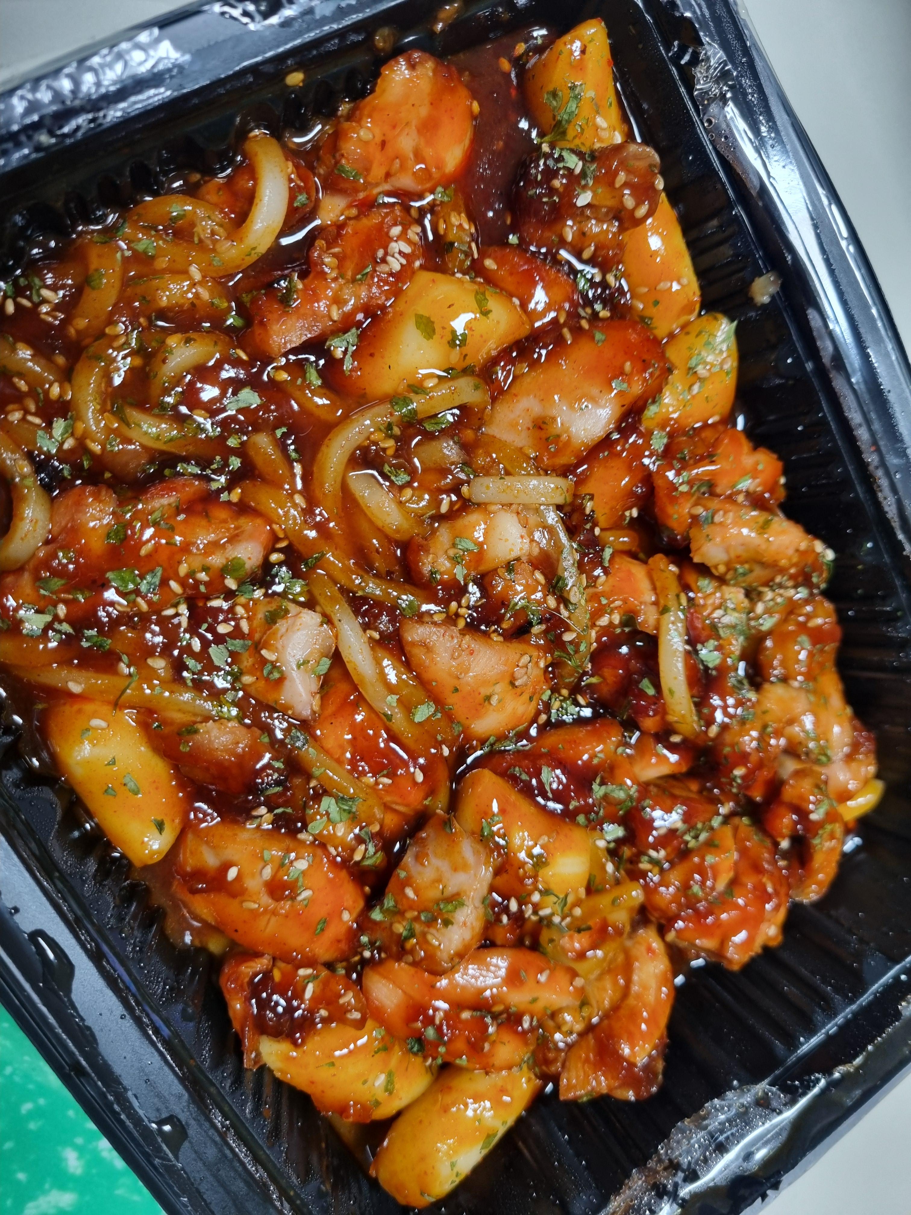 더꾸닭꾸숯불두마리치킨 이미지