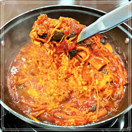  놀토, 놀라운 토요일 뼈계탕 안양 관양시장 가게 282회 산다라박, 이홍기, 정용화 닭 한 마리, 돼지 등뼈 등갈비 가격 위치 어디