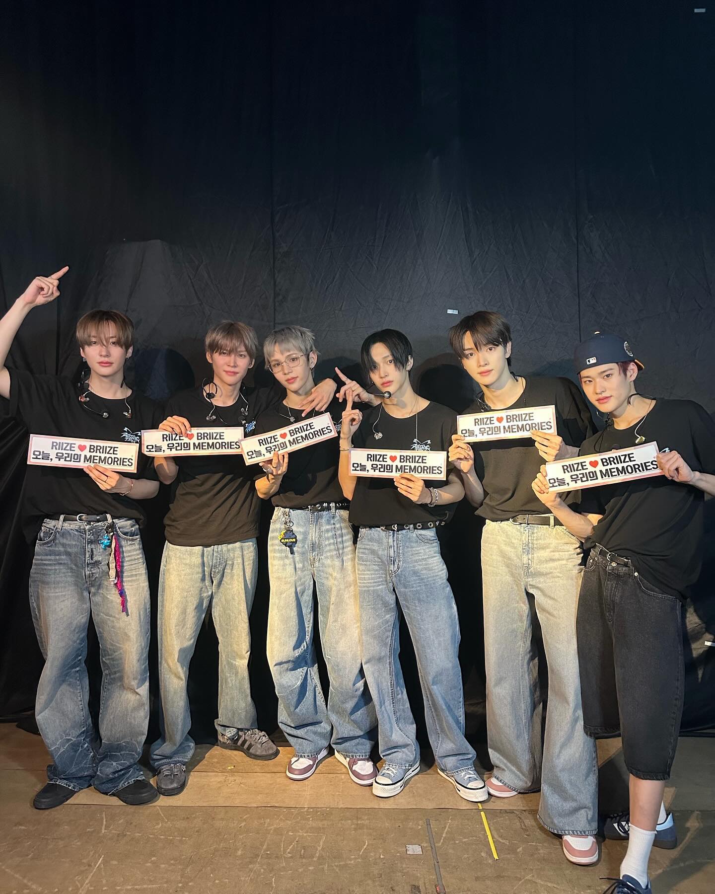 20240504라이징데이팬콘1일차인스타가족사진