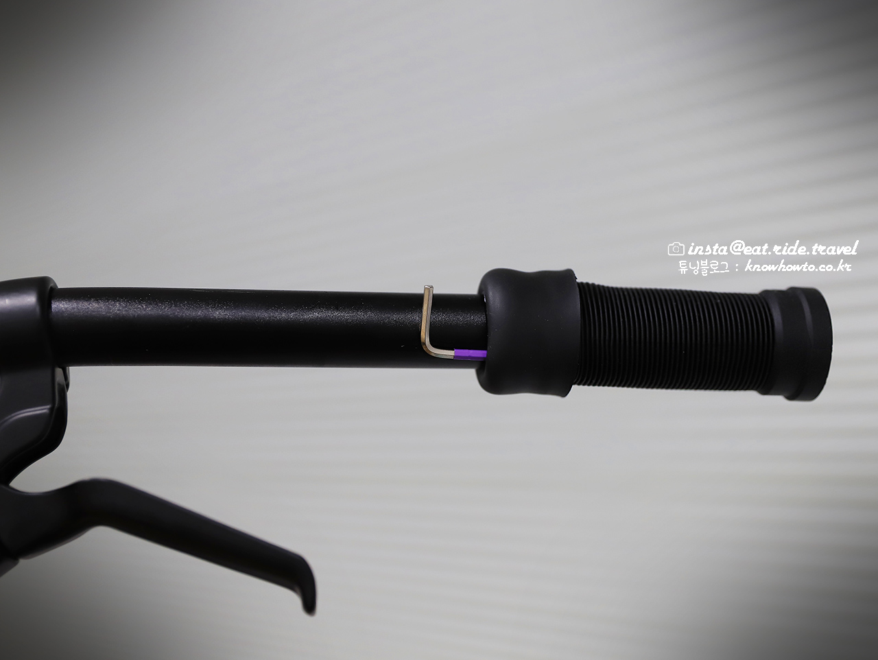 자전거 고무 그립 교체 방법 - 제거가 얼마나 쉬운지 (feat. Brompton Trifold) 4