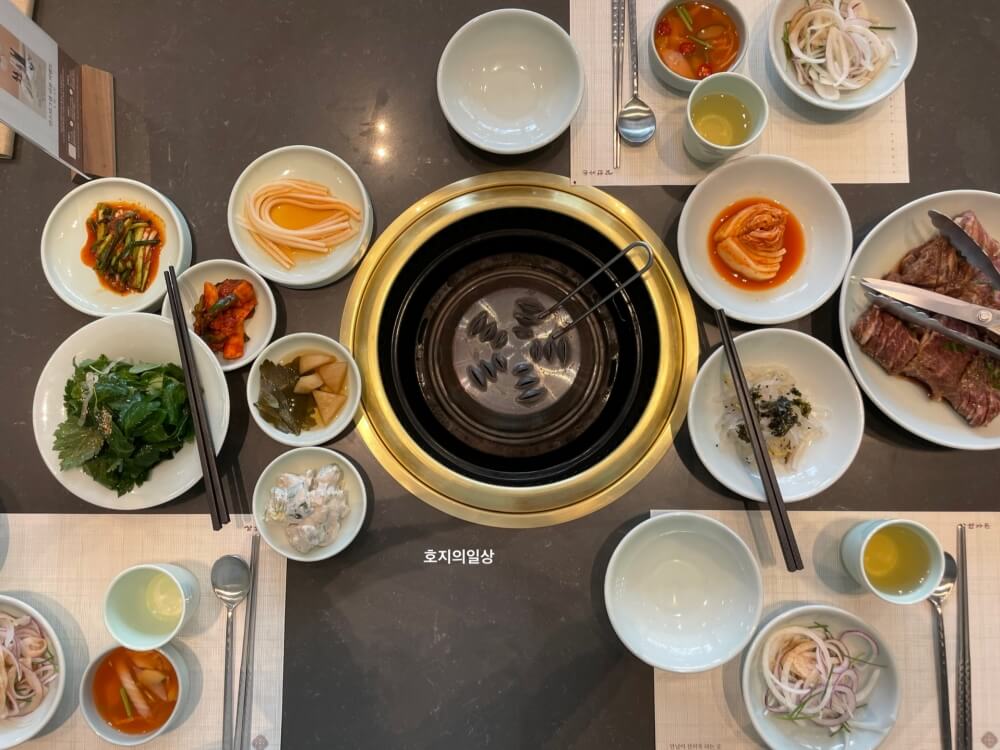 서울 강남 신사동 소갈비 맛집 삼원가든 - 기본찬 모습