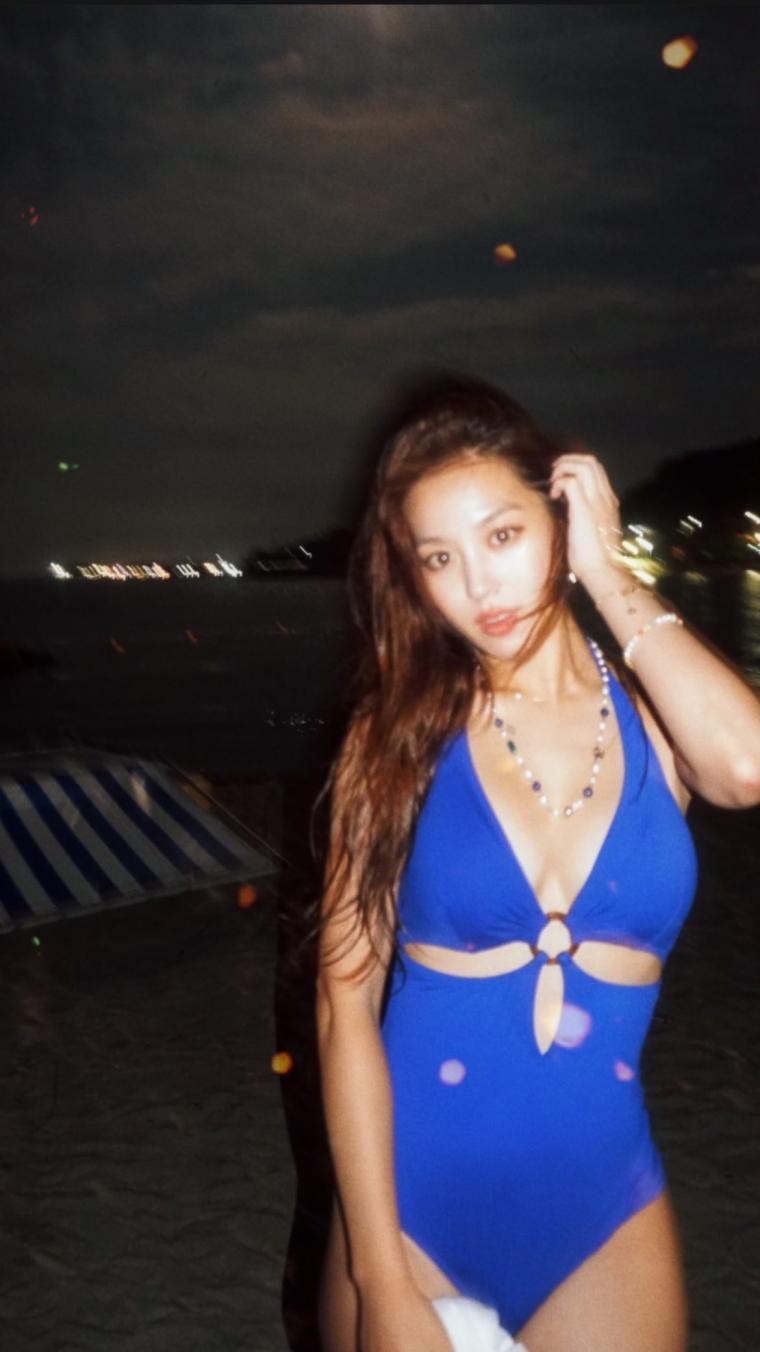  김희정 파란 수영복 몸매 인스타그램 사진들 모음