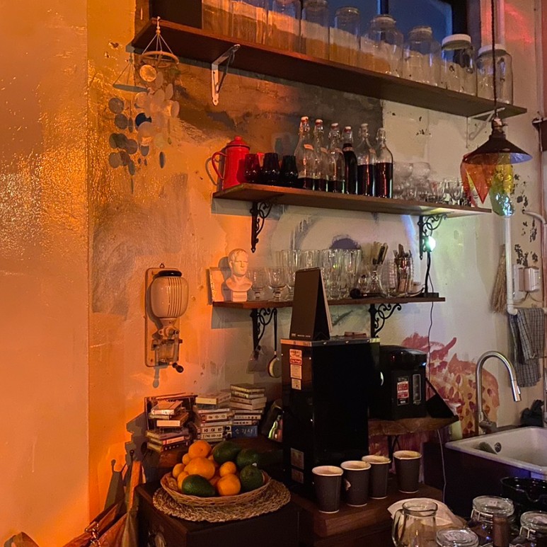 망원동카페 겸 술집 10