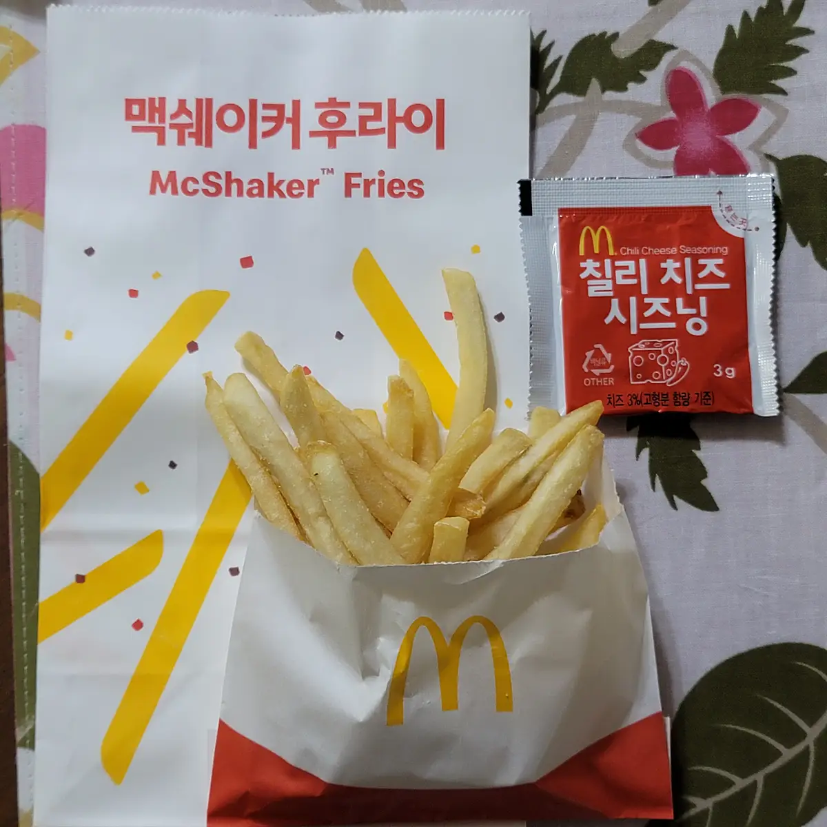 맥도날드-칠리-치즈-후라이-구성-모습