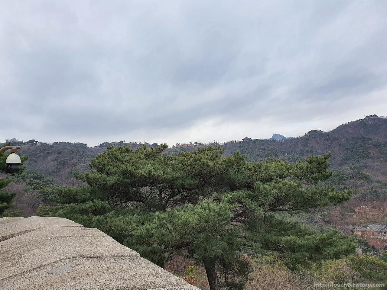 북악산_北岳山_Bukaksan/저 멀리 팔각정이 보입니다
팔각정까지 다녀올 수 있을까요
하하