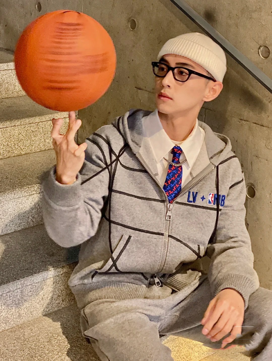  [LOUIS VUITTON x NBA] 루이비통 X NBA 캐시미어 펠파 집 스루 후드 집업 1A8GVY