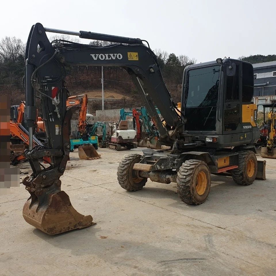  굴삭기 볼보 VOLVO EW60E모델 2017년식 5000만원 판매합니다