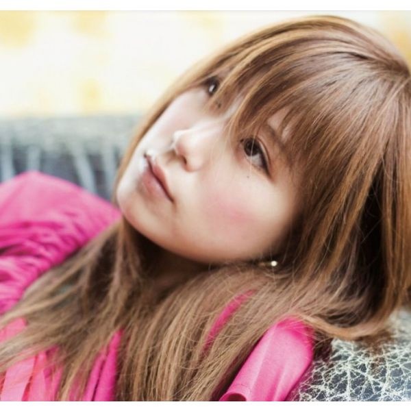  일본의 여성 싱어송라이터 아야카(絢香) 초승달(三日月)