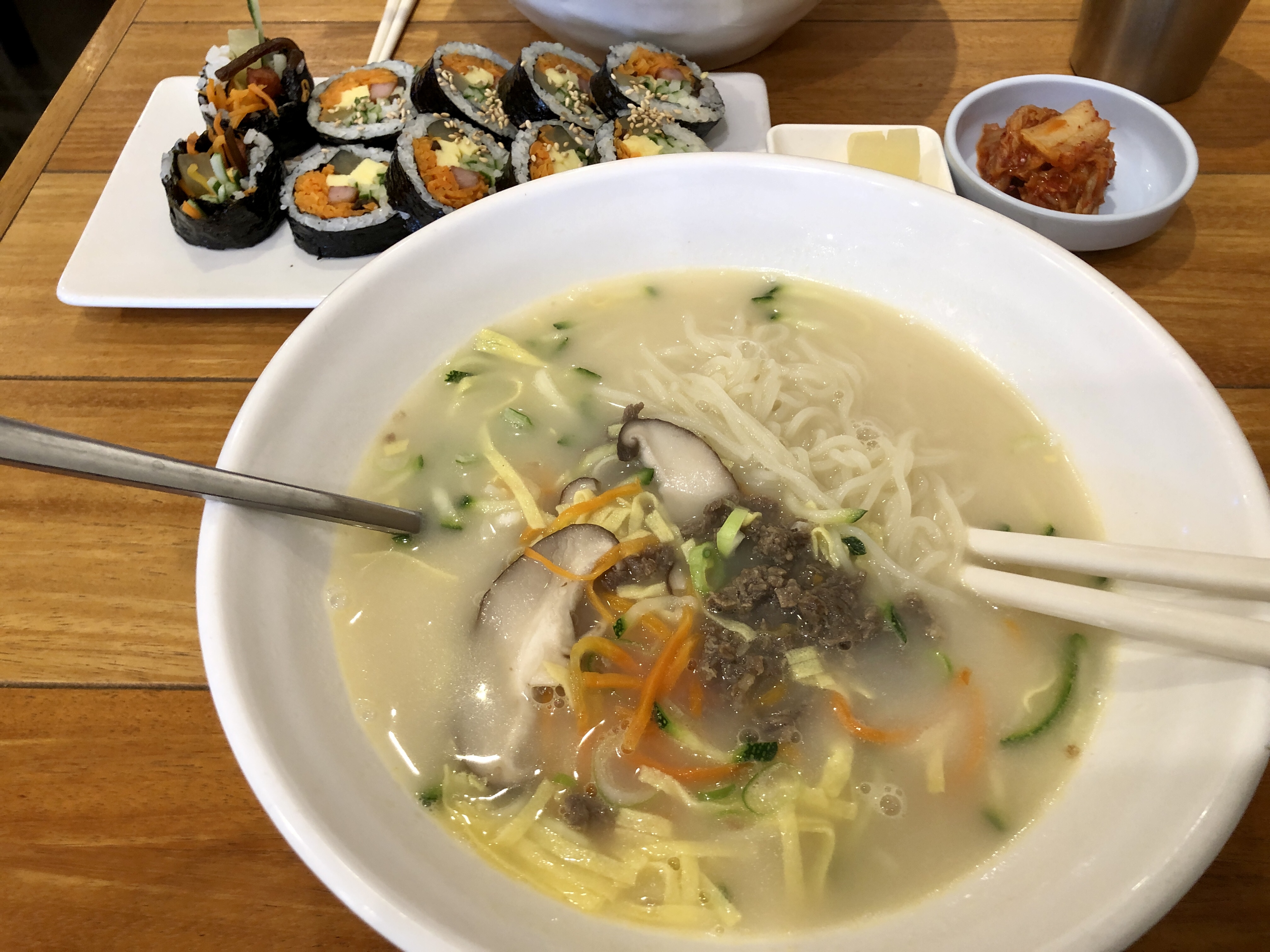 국시랑김밥이랑 이미지