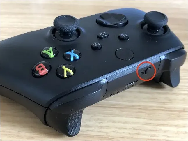 Xbox 시리즈 컨트롤러용 페어링 버튼