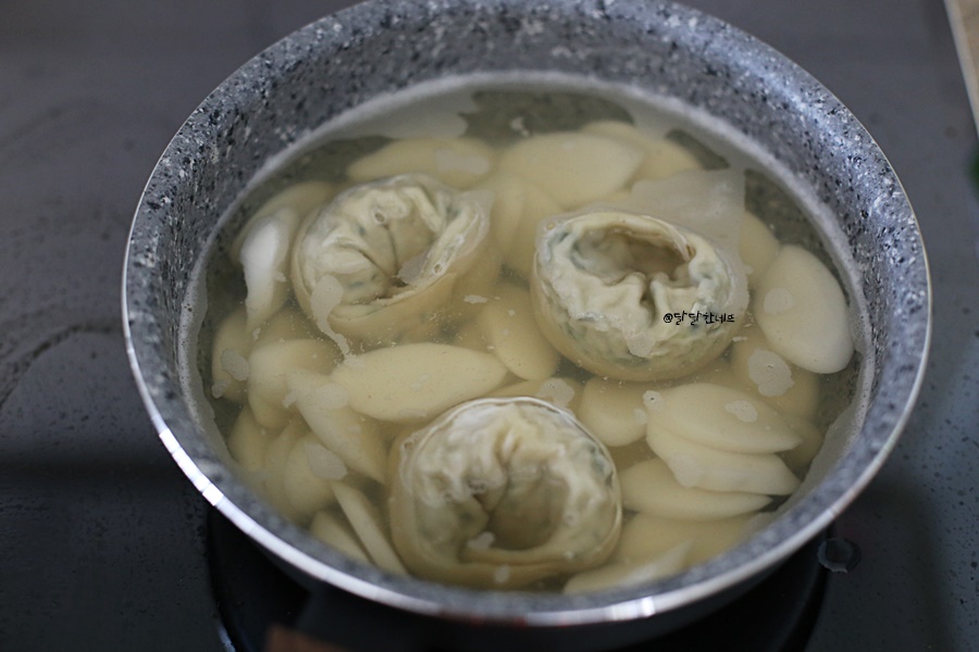 떡국 소고기 꾸미 만들기 소고기떡국 끓이는법 경상도식 7
