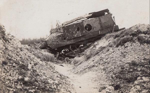 파괴된 슈나이더 CA.1 전차
