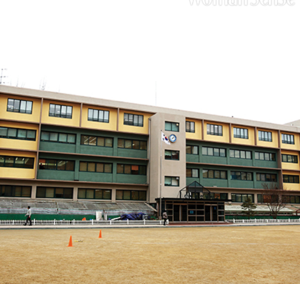 대한민국의 한 사립초 참고 사진