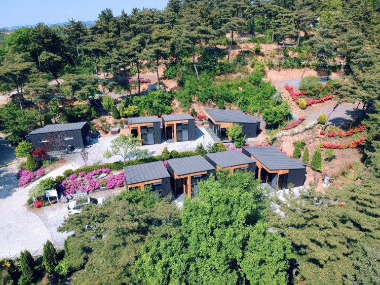  생방송 오늘저녁 충남 당진 캠핑 야영 레지던스 풀옵션펜션 개인스파 수영장이 있는 캠핑장 위치 어디