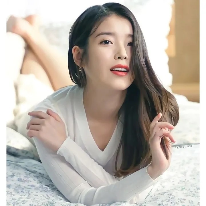  아이유 이브자리 화보 사진