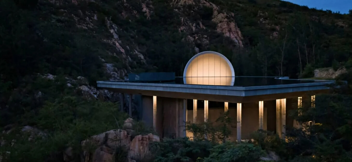  중국의 산에 들어선 자연 교감 교회  VIDEO:The Hometown Moon / SNY Architects