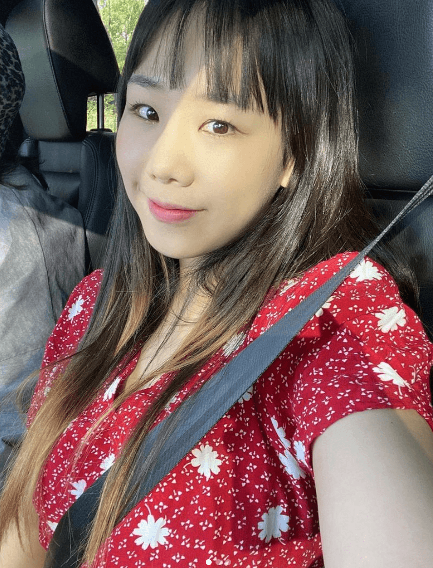 유성은-차에서-셀카
