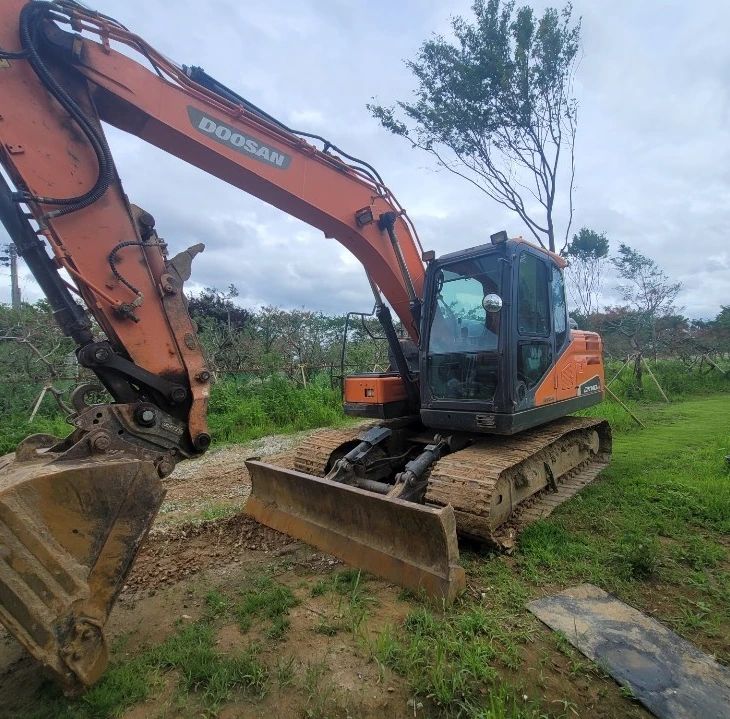  두산 DOOSAN DX140LC모델 2016년식 7500만원 판매합니다