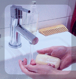 위생관리- 비누로 손을 깨끗하게 씻는 모습