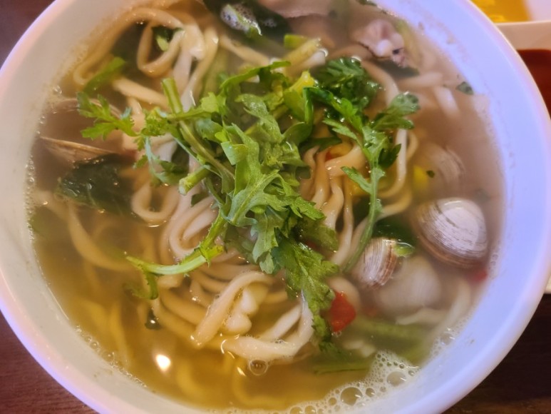  [대구-대명] 줄서서 먹는 '칼국수, 동죽, 푸짐한 해물파전' - 조조칼국수