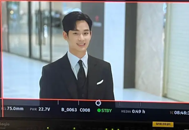 백현우 배역의 김수현 배우 SNS