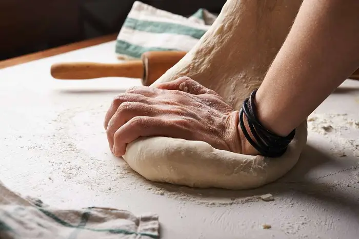 반죽 Kneading (source: brickovensforsale.com)