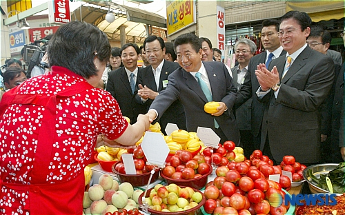  노무현 대통령과 악수하는 꿈... 주택복권 1등 당첨!
