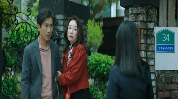  아빠 불륜녀에게 복수하려고 그녀의 아들을 미행했는데