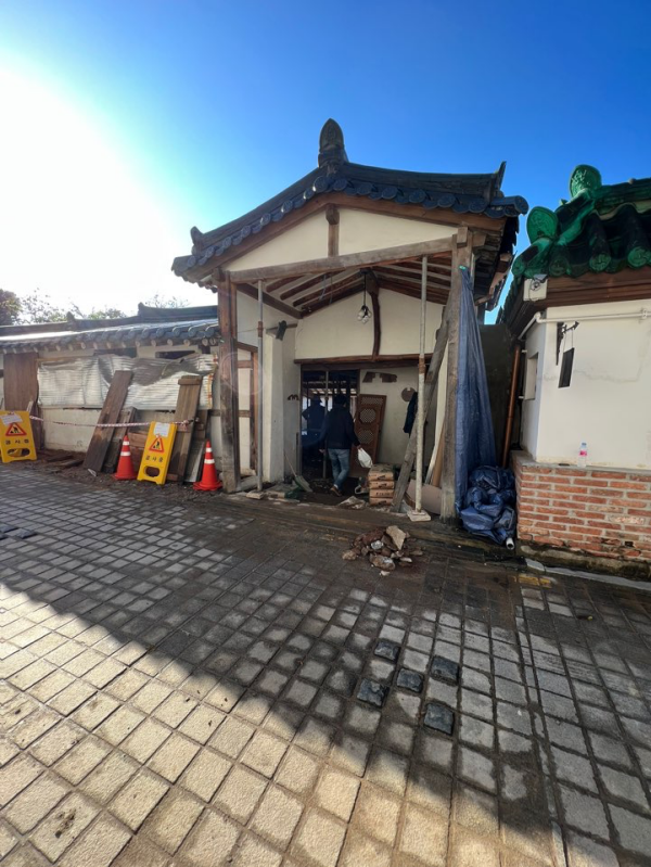 전주 한옥마을 구옥 철거 외부 보호