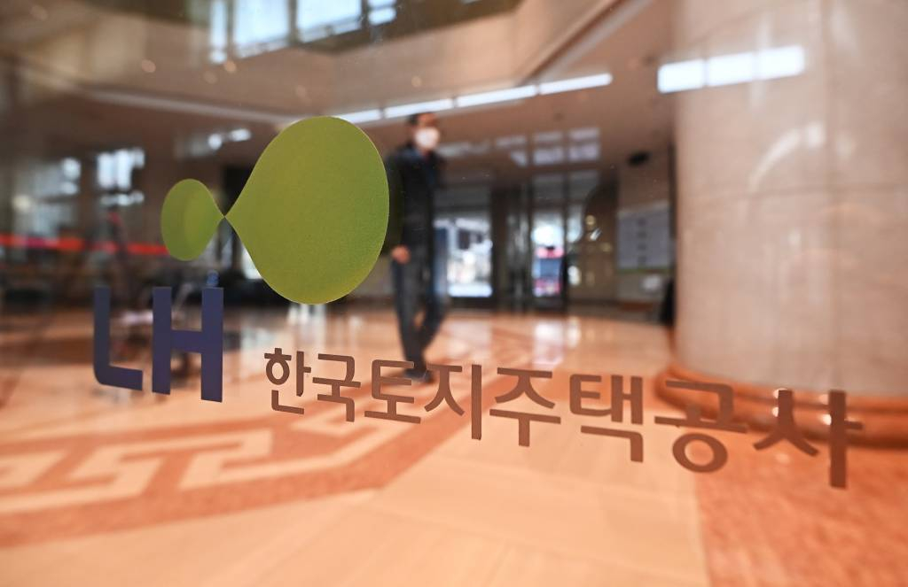  [단독]LH, '임금피크'로 5년내 1000명 짐싼다..인력감축의 절반