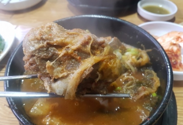 푸짐한 식당 이미지