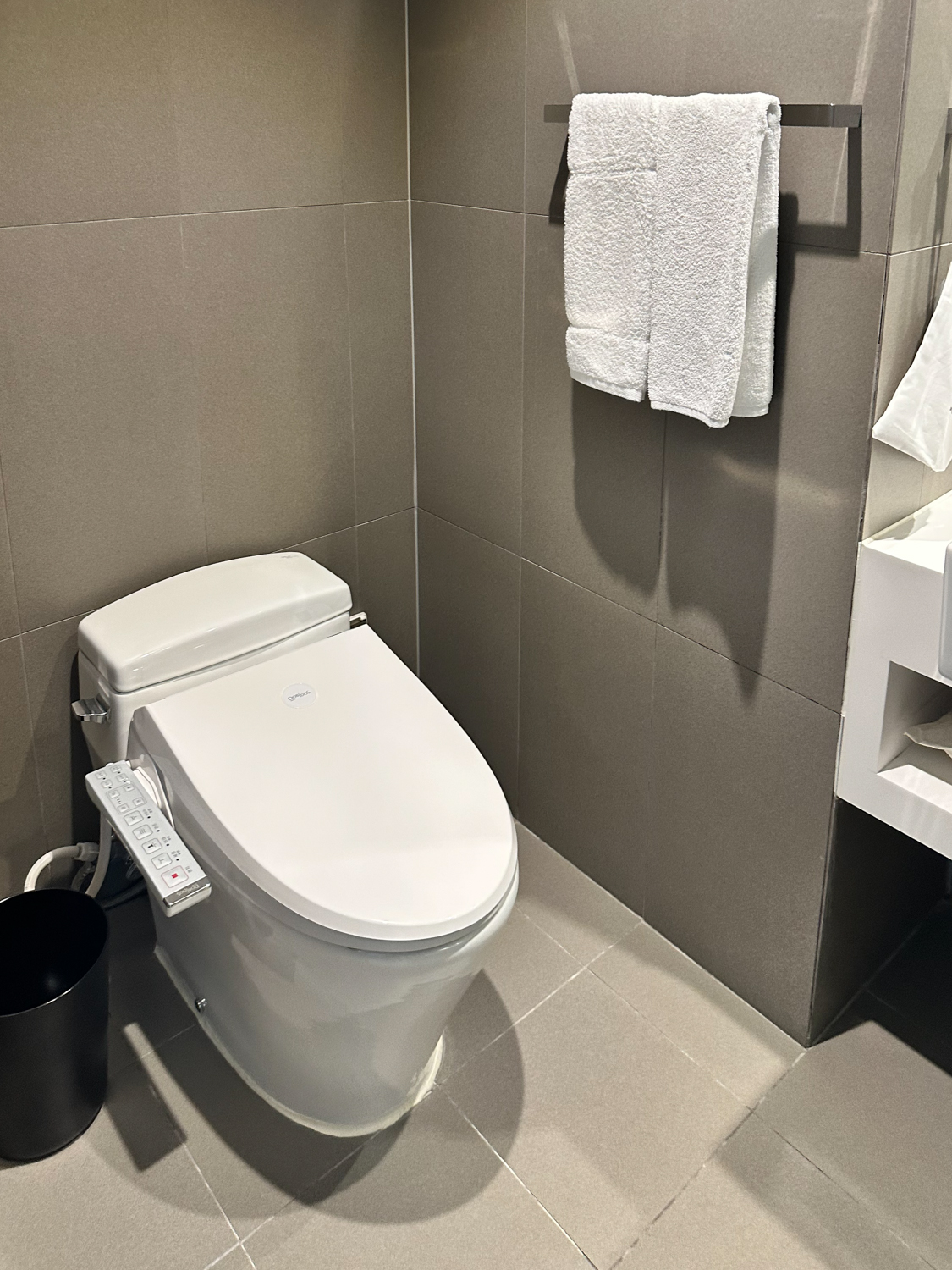 L7 홍대 호텔 객실 화장실 변기