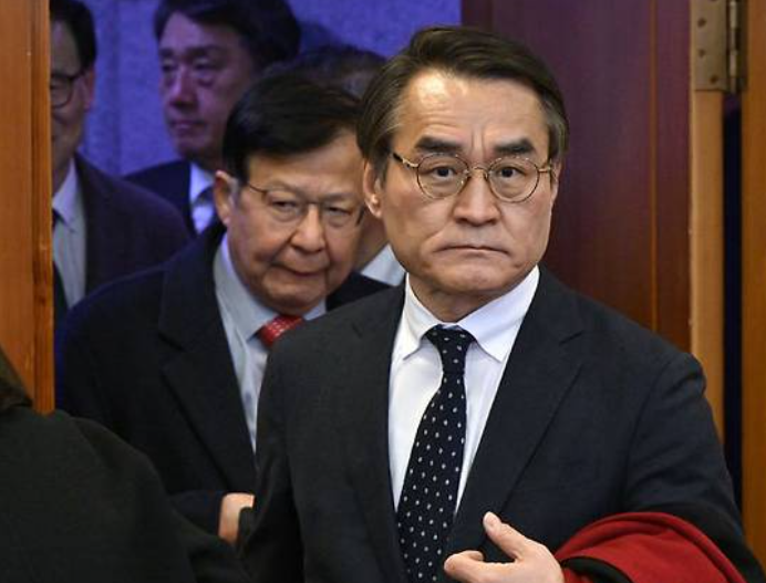 배보윤 변호사