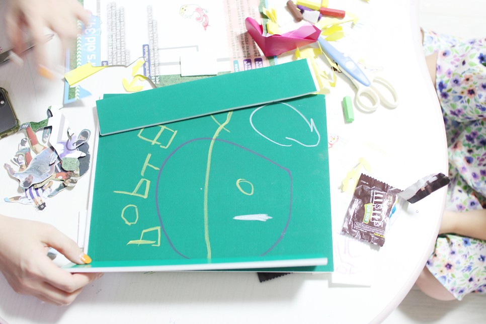 눈에 띄게 향상된 손끝과 창의력 유아 방문 미술 6개월째에 7