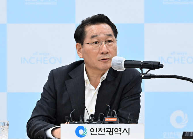  폭우에 휴가 간 유정복, 뒤늦게 복귀..시민은 물난리