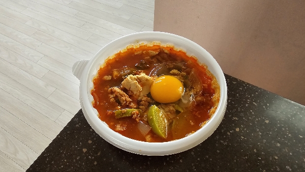 완성된 돼지고기 순두부찌개