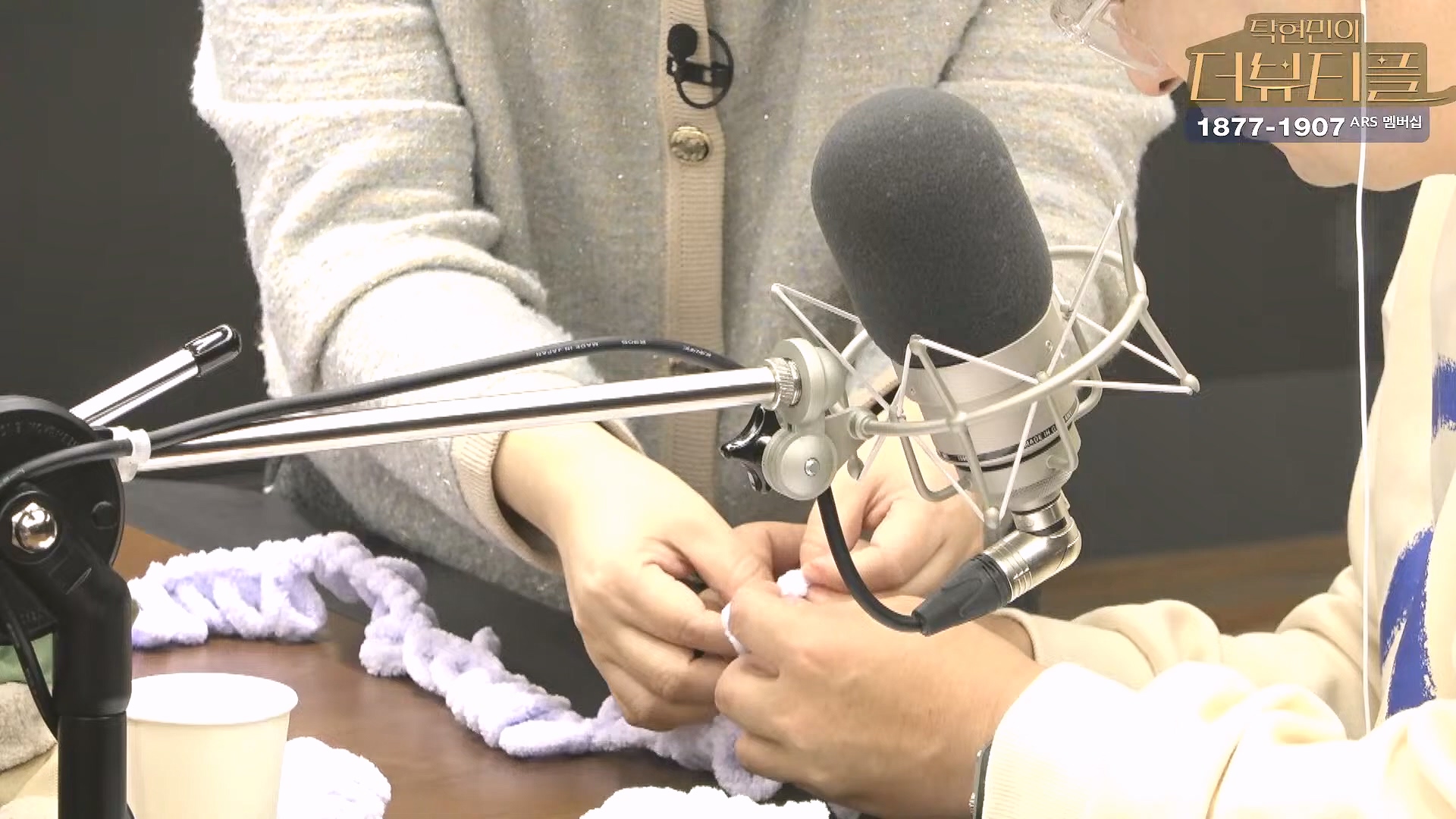 [#탁현민의더뷰티플] 진정한 예술가는 그 무엇도 경멸하지 않는다 ¦ 2024년 12월 27일 금요일 ¦ 다시 19회 (1080p_30fps_H264-128kbit_AAC).mp4_20241227_151522.811.jpg
