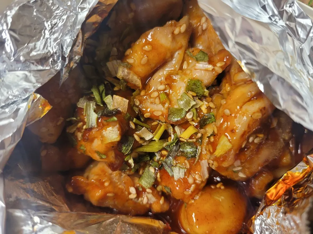지코바 반반꾸브(양념+소금구이)와 매콤바싹 고추잡채 김말이 후기