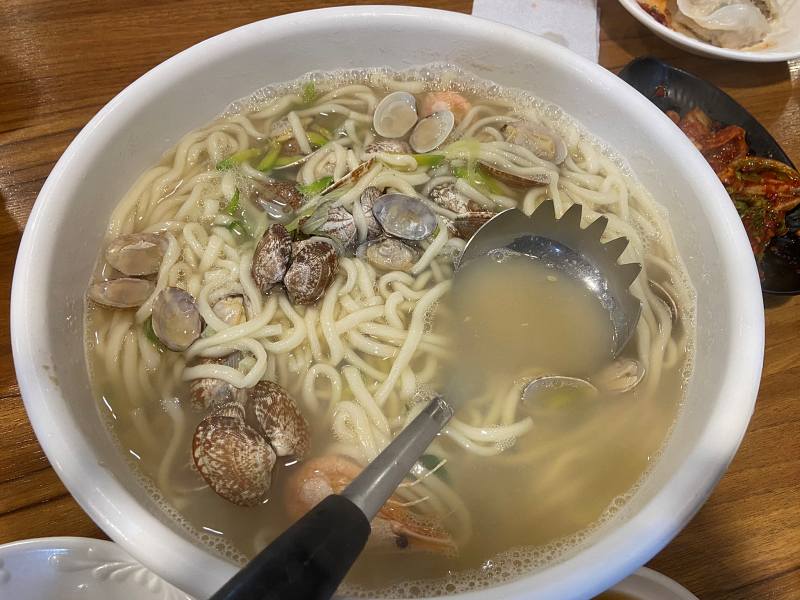 칼국수가 보인다