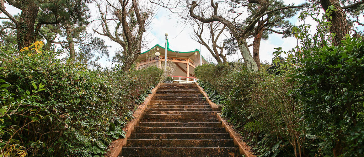 삼매봉 정상 정자로 올라가는 계단