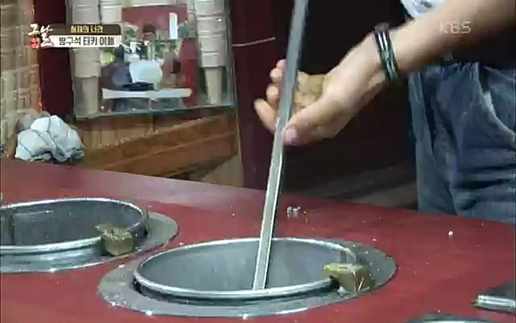 [344회] 역사저널 그날 - KBS[세계사를 바꾼 승부③ 1453 오스만, 동로마 제국을 무너뜨리다] 오스만 군대의 끝없는 공격에도 굳건했던 콘스탄티노플. 천년 요새로 불렸던 만큼 콘스탄티노플의 높고.ts_20220320_165434.547.jpg