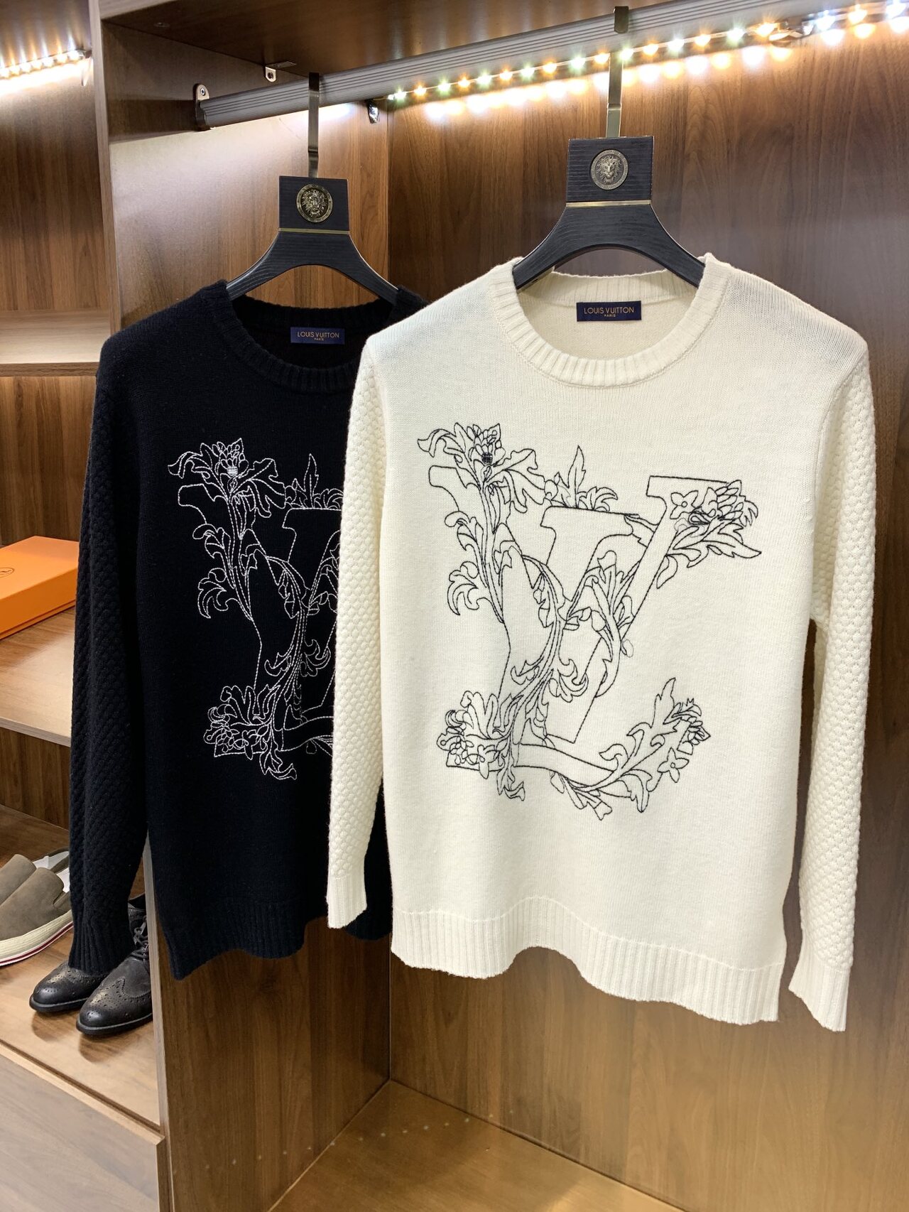  [LOUIS VUITTON] 루이비통 리미티드 커프스 플라워 니트 스웨터