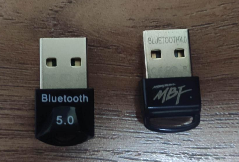 두가지의 블루투스 동글 비교