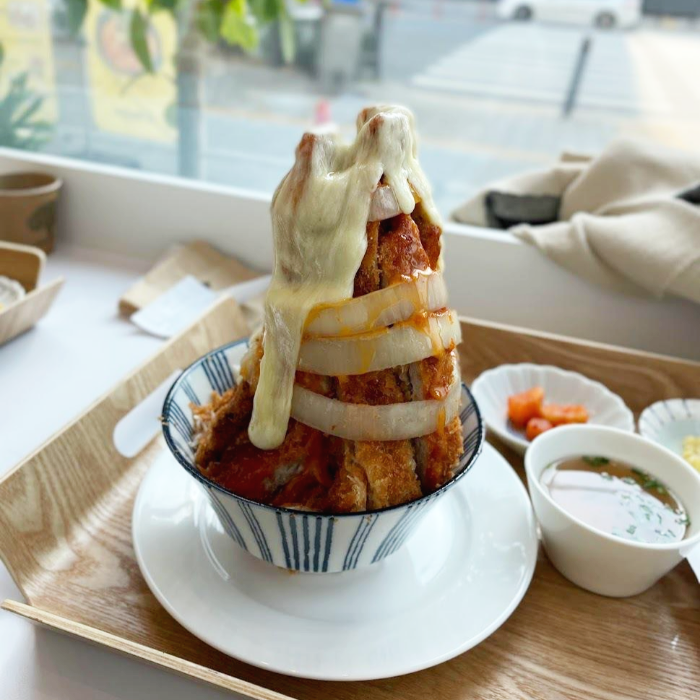  [이수] 혼밥하기엔 시선집중 이색돈가스덮밥 <밥밥디라라>